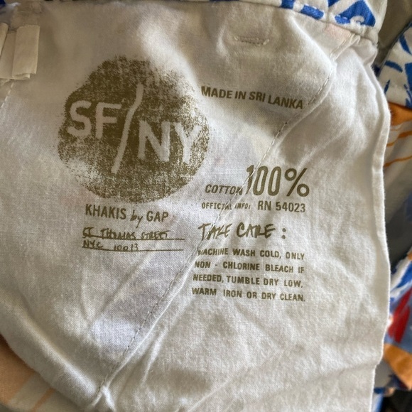 Khakis by gap, Sunkist shorts, size 2, bright floral, - Picture 3 of 4